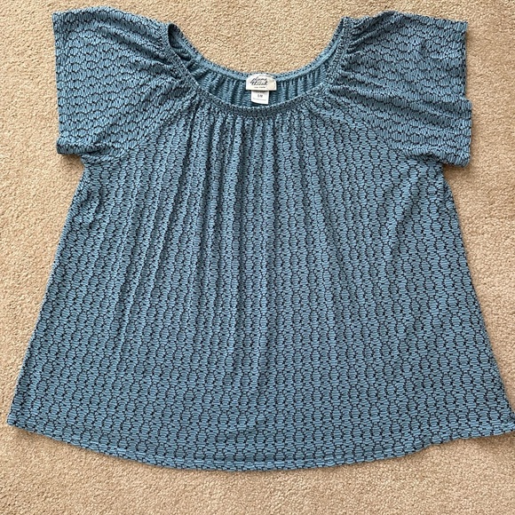 PLUME & THREAD WOMEN’S TOP, SHORT SLEEVES, SIZE SMALL, “LIKE NEW” - Picture 3 of 5